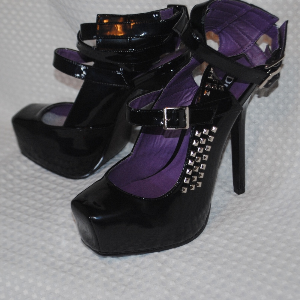 Never Worn! Devious Pleaser women's bondage